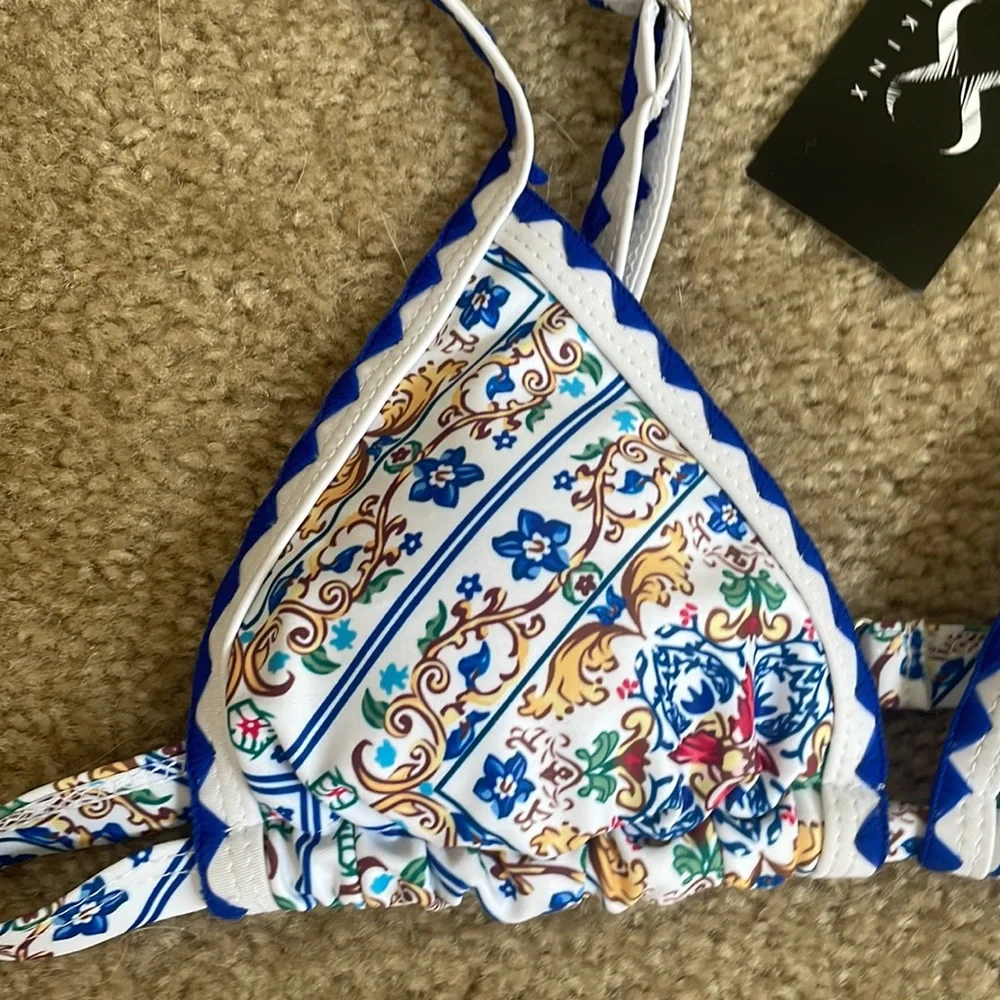 Mediterranean Style Bikini Top - Picture 2 of 5